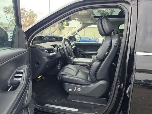 Used 2025 Lincoln Navigator L Reserve AWD/4WD image 7