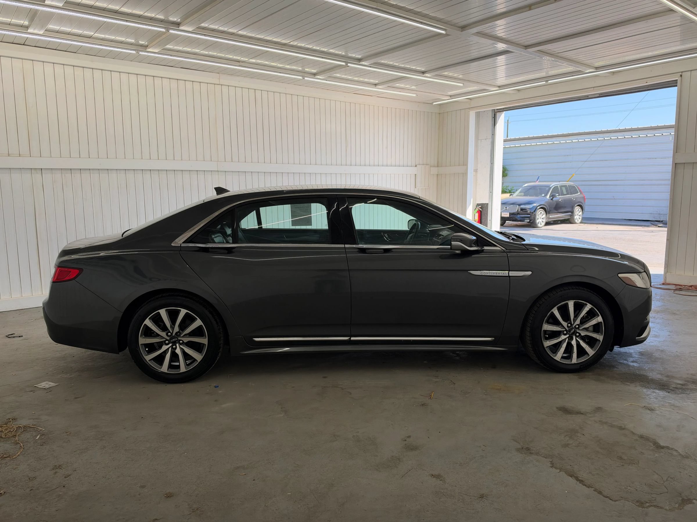 Used 2020 Lincoln Continental FWD image 4