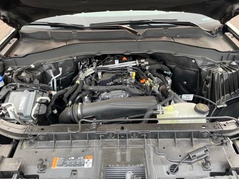 Used 2025 Ford Explorer Active AWD/4WD image 28