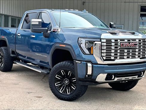 Used 2024 GMC Sierra 2500 Denali w/ Denali Reserve Package AWD/4WD image 11