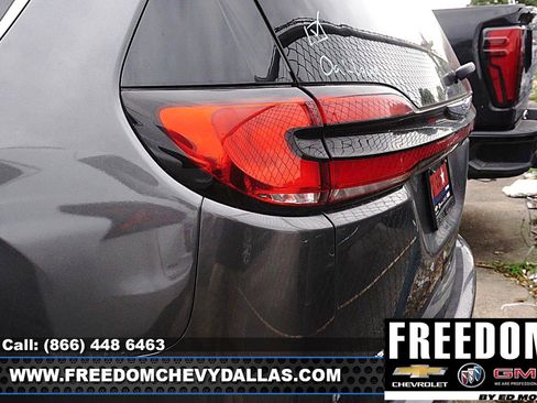 Used 2023 Chrysler Pacifica Touring-L FWD image 8