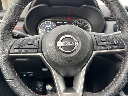 New 2025 Nissan Versa SR w/ Trunk Package image 19