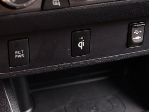 Used 2019 Toyota Tacoma TRD Off-Road AWD/4WD image 20