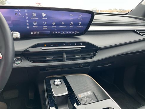 Used 2025 Buick Enclave Avenir w/ Trailering Package, 5000 lbs. image 9