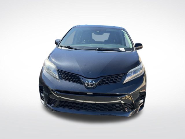 Used 2020 Toyota Sienna SE w/ Nightshade Edition FWD image 2
