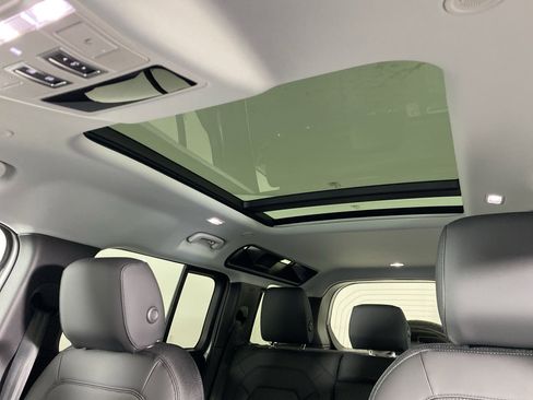 Used 2025 Land Rover Defender 110 S image 11