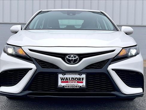 Used 2023 Toyota Camry SE image 3