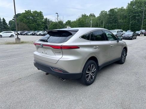 Used 2021 Toyota Venza LE AWD/4WD image 3