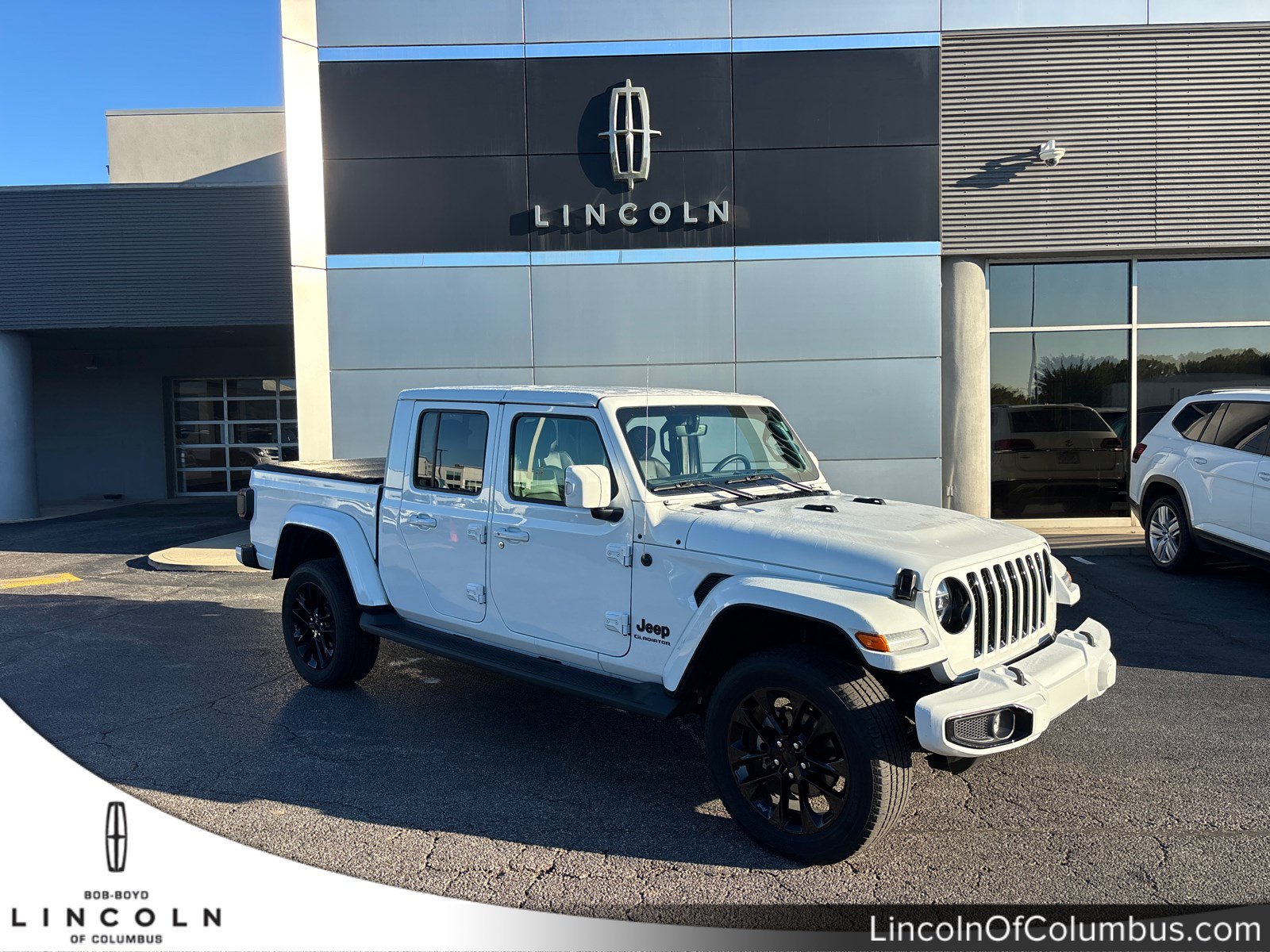 Used 2022 Jeep Gladiator Overland AWD/4WD image 1