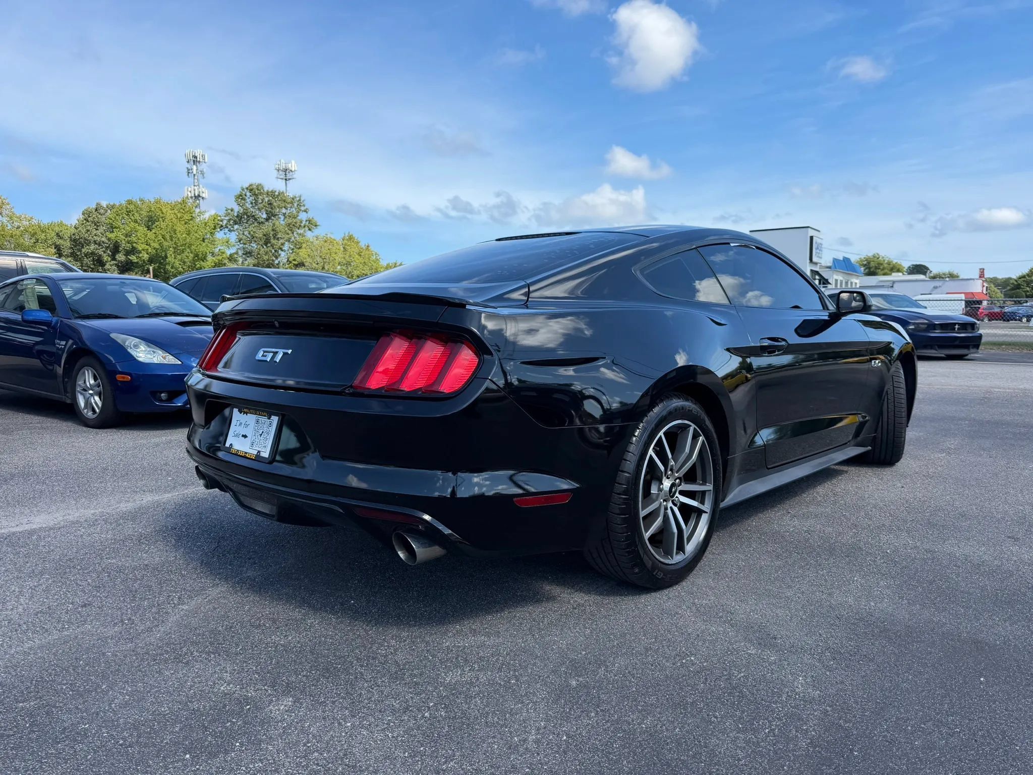 Used 2015 Ford Mustang GT RWD image 3