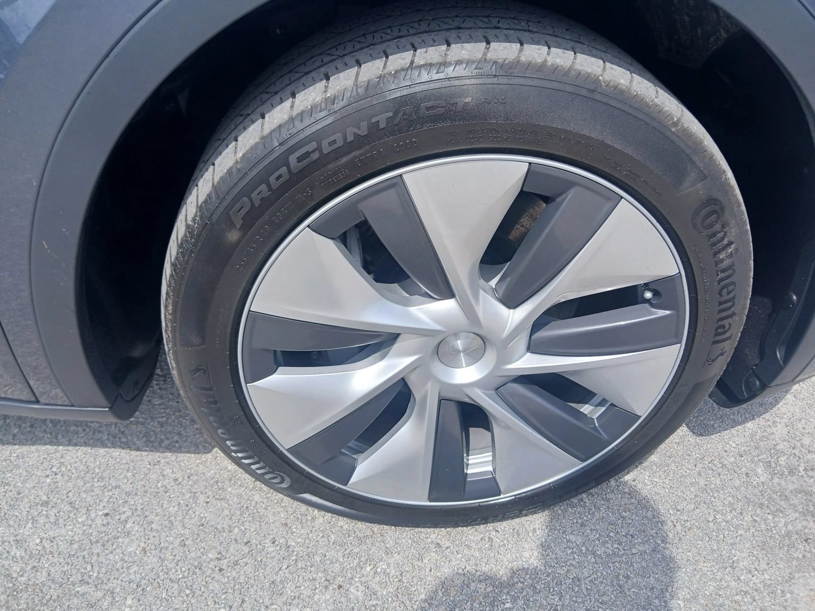 Used 2023 Tesla Model Y Long Range AWD/4WD image 18