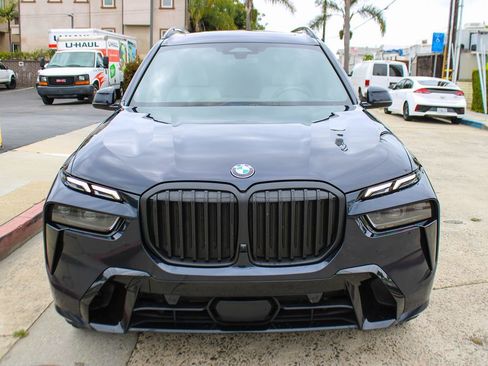 Used 2024 BMW X7 xDrive40i w/ M Sport Package AWD/4WD image 9