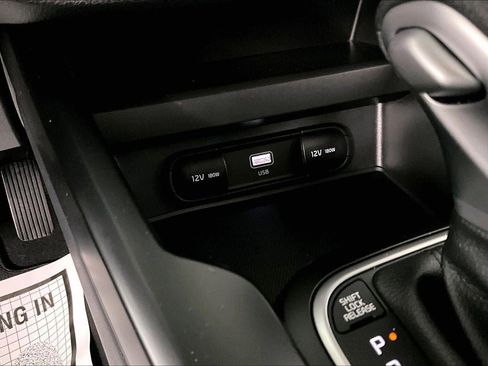 Used 2025 Kia Soul LX FWD image 15