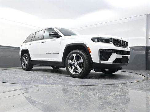 New 2026 Jeep Grand Cherokee Limited w/ Luxury Tech Group II image 17