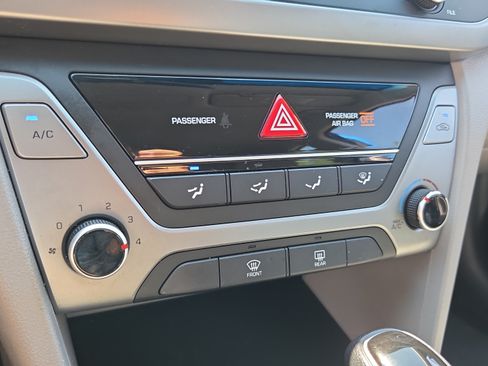 Used 2017 Hyundai Elantra SE FWD image 18