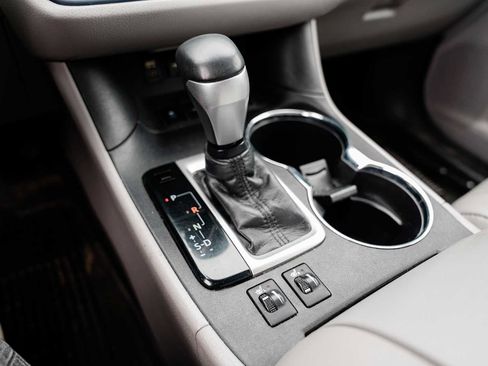 Used 2019 Toyota Highlander XLE image 28