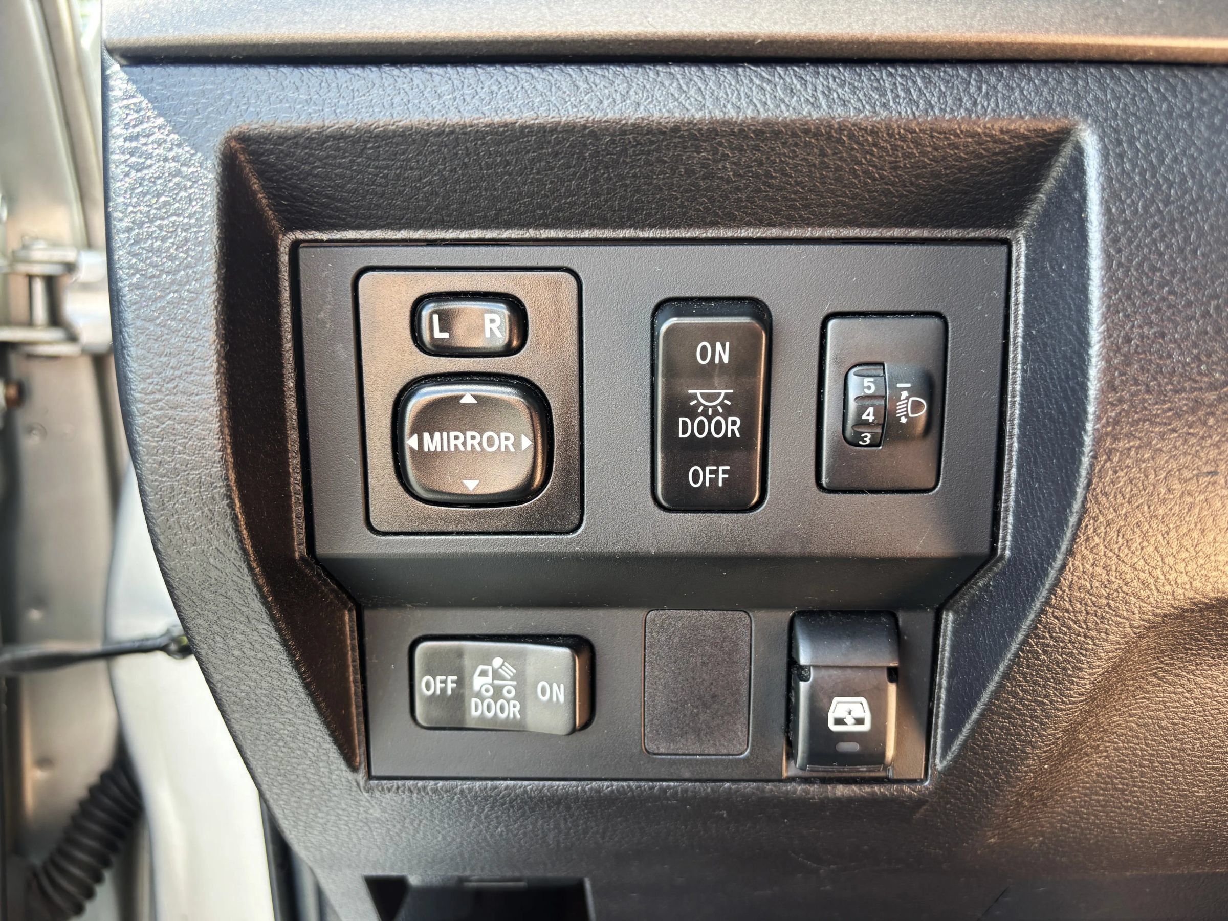Used 2014 Toyota Tundra SR5 w/ TRD Off Road Package AWD/4WD image 15