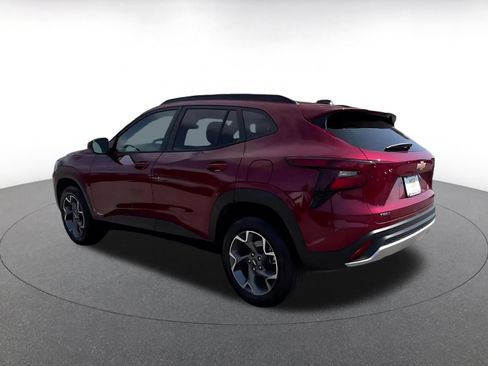 Used 2025 Chevrolet Trax LT FWD image 10