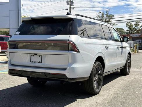 New 2025 Lincoln Navigator L Reserve w/ Jet Appearance Package image 4
