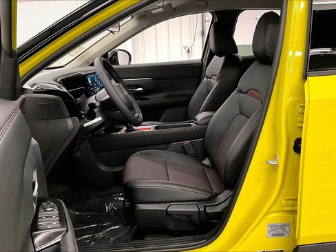 New 2026 Nissan Kicks SR w/ Cold Weather Package FWD image 10