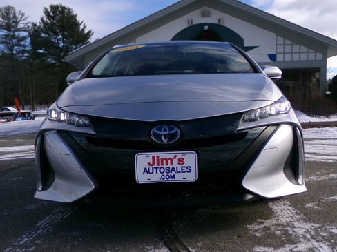 Used 2021 Toyota Prius Prime LE image 5
