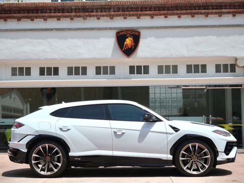 Used 2024 Lamborghini Urus S AWD/4WD image 2