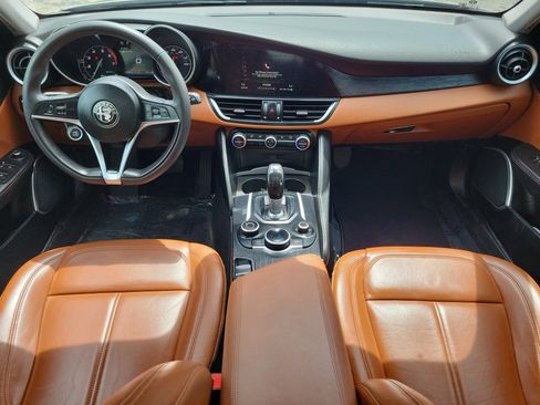 Used 2019 Alfa Romeo Giulia AWD w/ Cold Weather Package image 11