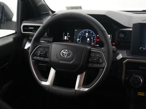 Certified 2025 Toyota Tacoma SR5 AWD/4WD image 16