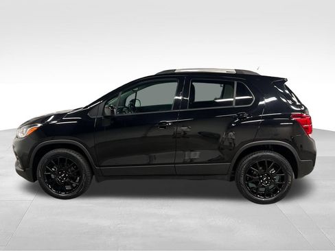 Certified 2022 Chevrolet Trax LT w/ Midnight Edition AWD/4WD image 6