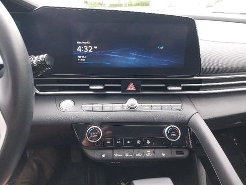 Used 2023 Hyundai Elantra SEL w/ Convenience Package FWD image 11