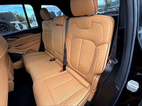 New 2025 Jeep Grand Cherokee Summit image 11