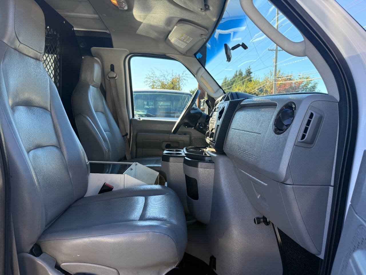 Used 2014 Ford E-350 and Econoline 350 Extended Super Duty w/ Power Group RWD image 32