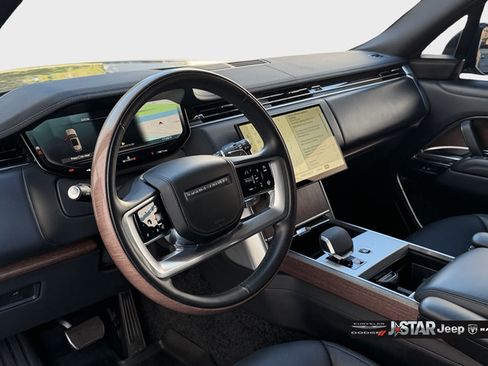 Used 2025 Land Rover Range Rover Long Wheelbase SE AWD/4WD image 31