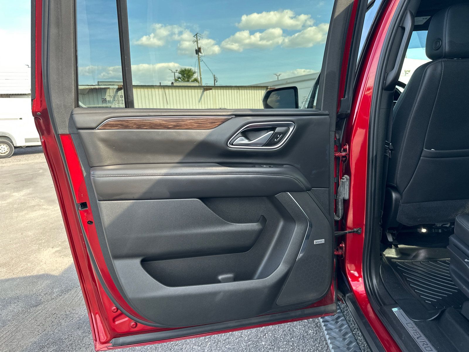 Used 2021 Chevrolet Suburban Z71 AWD/4WD image 13