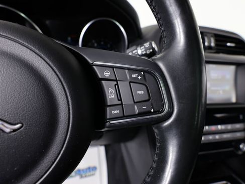 Used 2017 Jaguar F-PACE Premium image 35