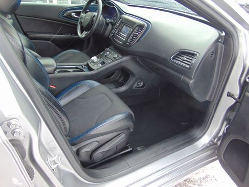 Used 2015 Chrysler 200 S w/ Comfort Group image 5