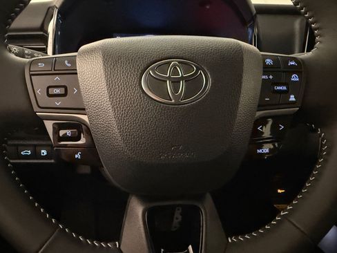 Used 2026 Toyota Camry SE w/ Convenience Package FWD image 16