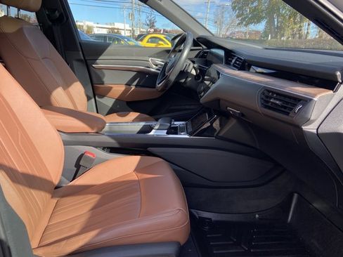Used 2022 Audi e-tron Premium w/ Convenience Plus Package image 23