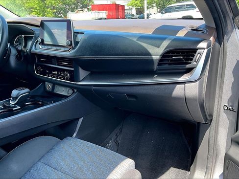 Used 2023 Nissan Rogue SV AWD/4WD image 15