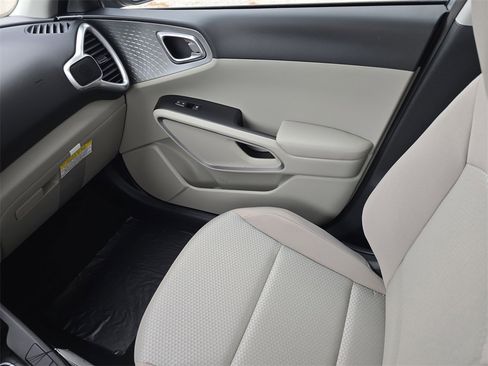 New 2025 Kia Soul LX image 17