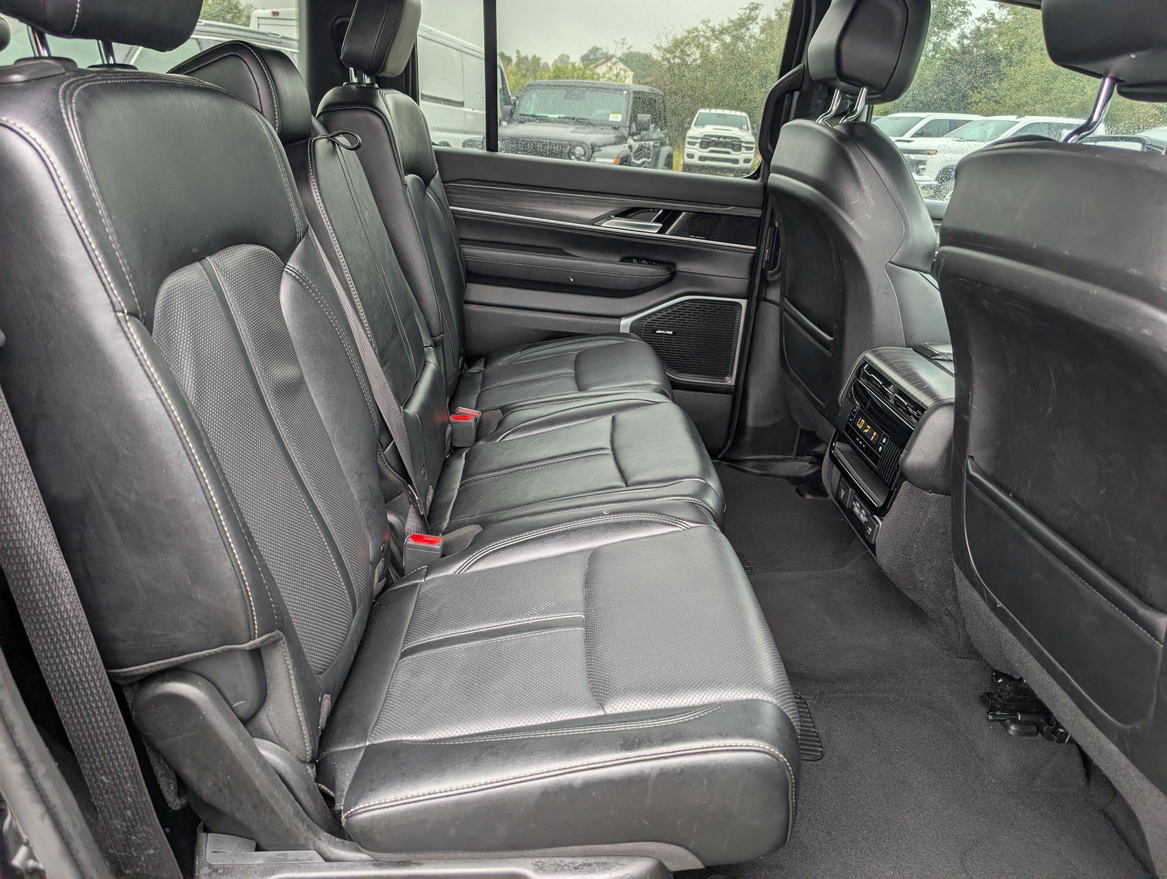 Used 2024 Jeep Wagoneer Series II w/ Flexible Seating Group AWD/4WD image 12