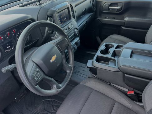 Used 2024 Chevrolet Silverado 2500 Custom w/ Custom Value Package image 10