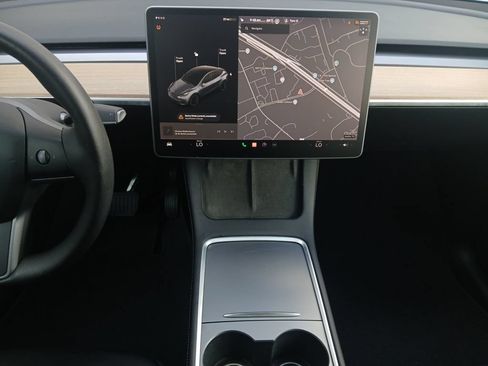 Used 2021 Tesla Model Y Long Range AWD/4WD image 3