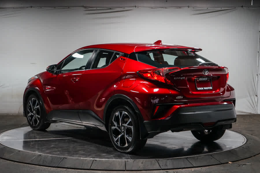 Used 2018 Toyota C-HR XLE FWD image 3