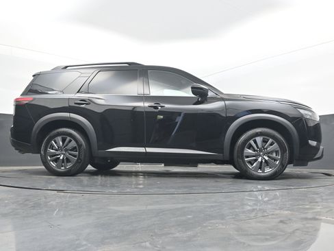Used 2024 Nissan Pathfinder SV image 30