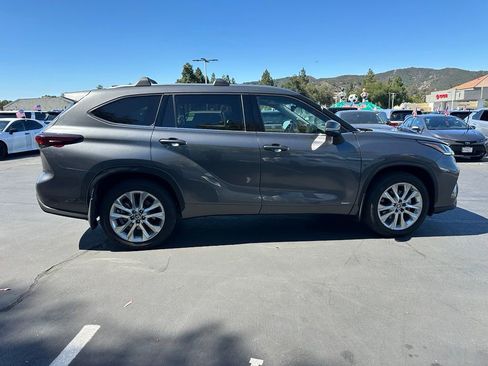Used 2024 Toyota Highlander Limited AWD/4WD image 6
