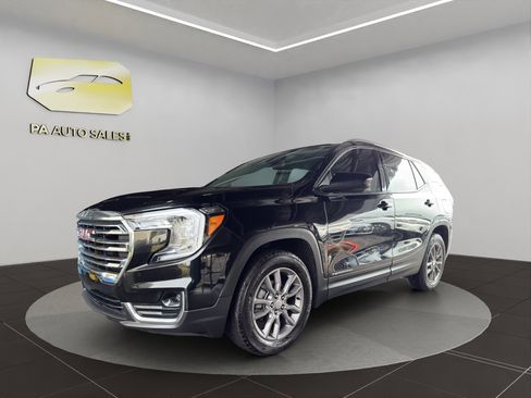 Used 2024 GMC Terrain SLT w/ Infotainment Package II image 3