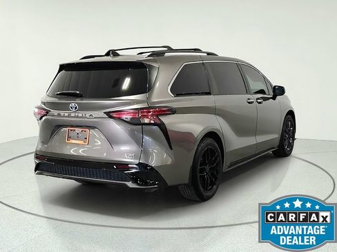 Used 2022 Toyota Sienna XSE FWD image 7