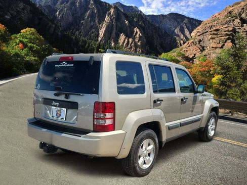 Used 2010 Jeep Liberty Sport w/ Popular Equipment Group AWD/4WD image 3