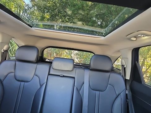 Certified 2025 Kia Sorento S w/ Panoramic Sunroof Package image 10